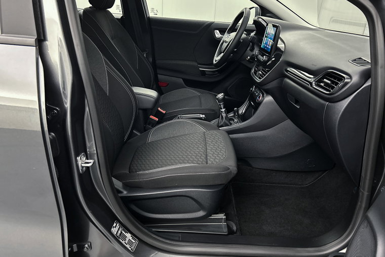 Vehicle Image 32