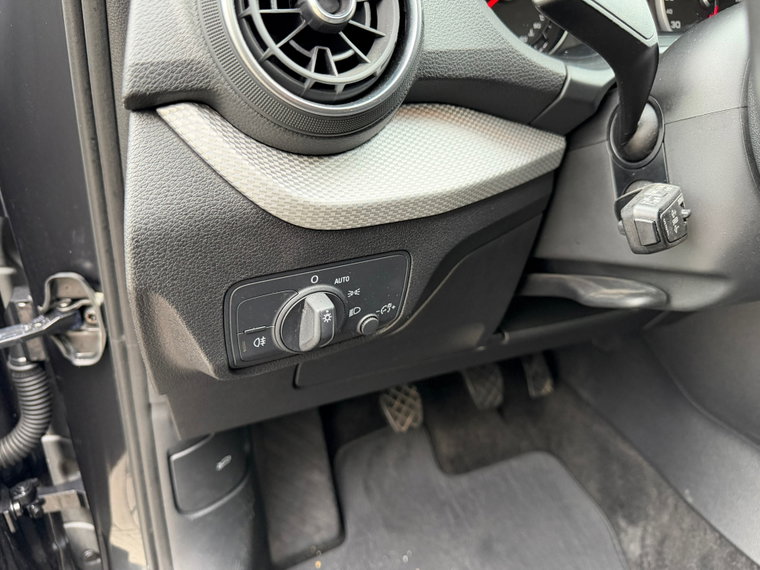 Vehicle Image 32