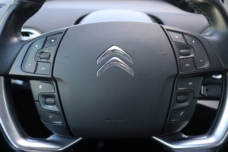 Vehicle Image 22