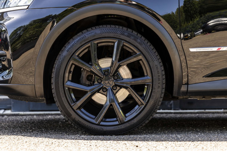 Vehicle Image 9