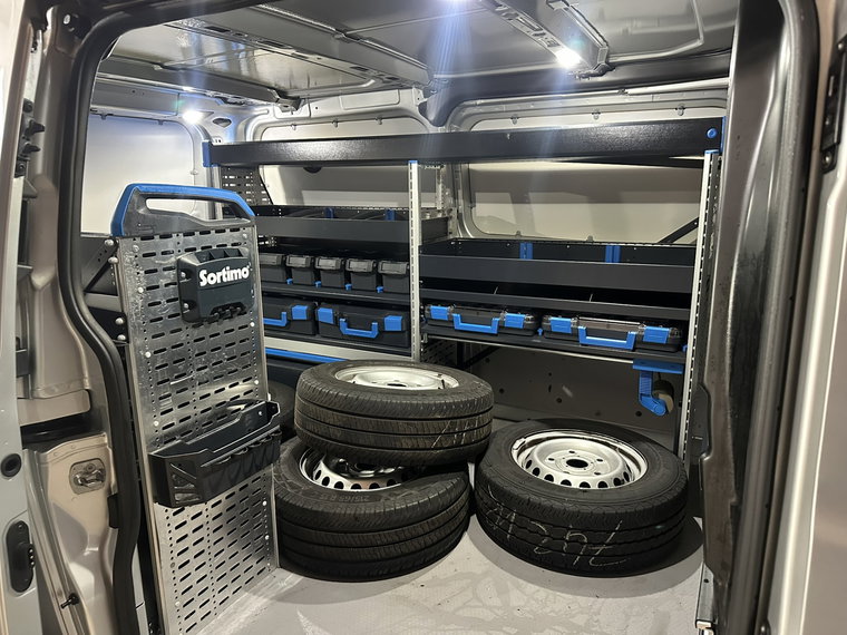 Vehicle Image 12