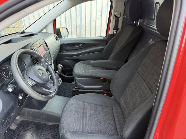 Vehicle Image 30