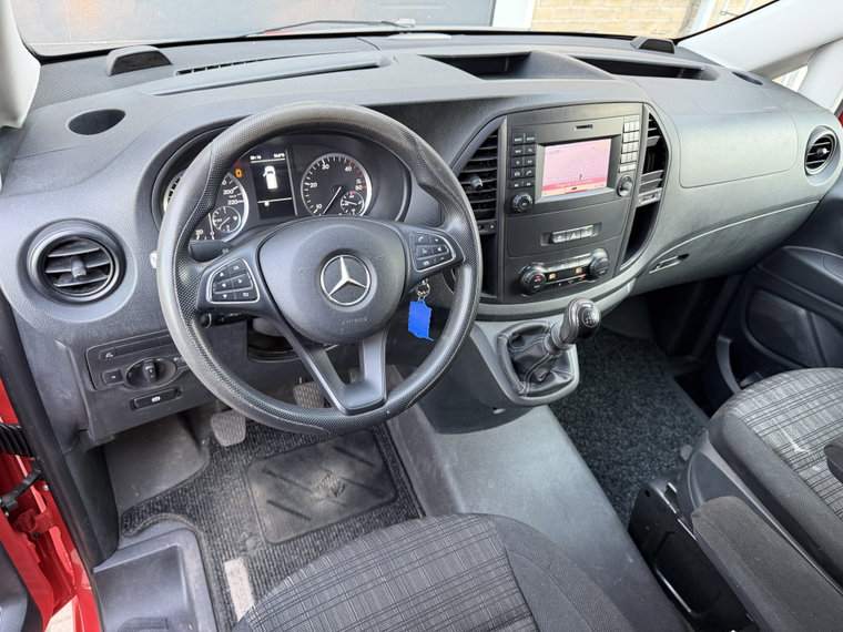 Vehicle Image 32