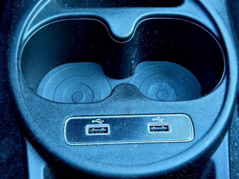 Vehicle Image 32