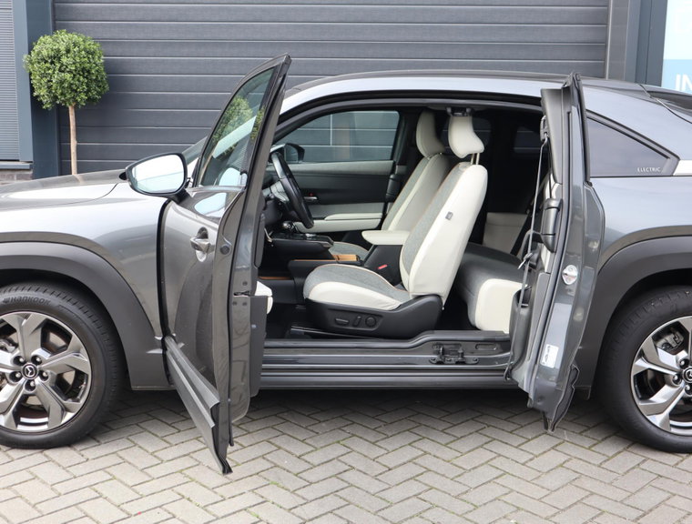 Vehicle Image 27