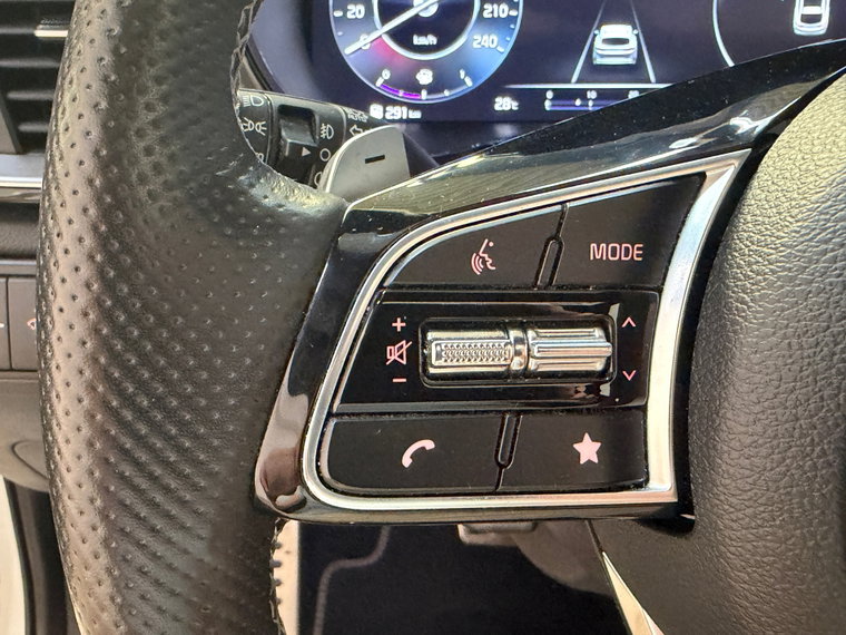 Vehicle Image 32