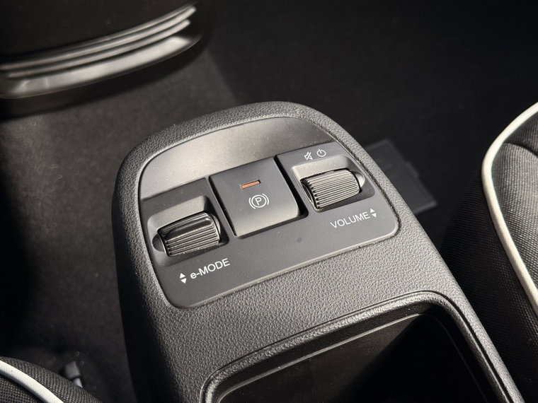 Vehicle Image 32