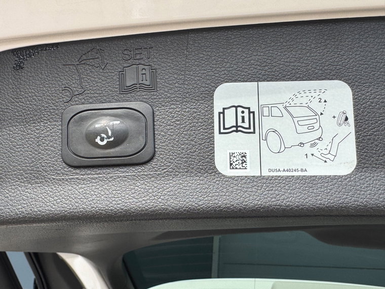 Vehicle Image 22