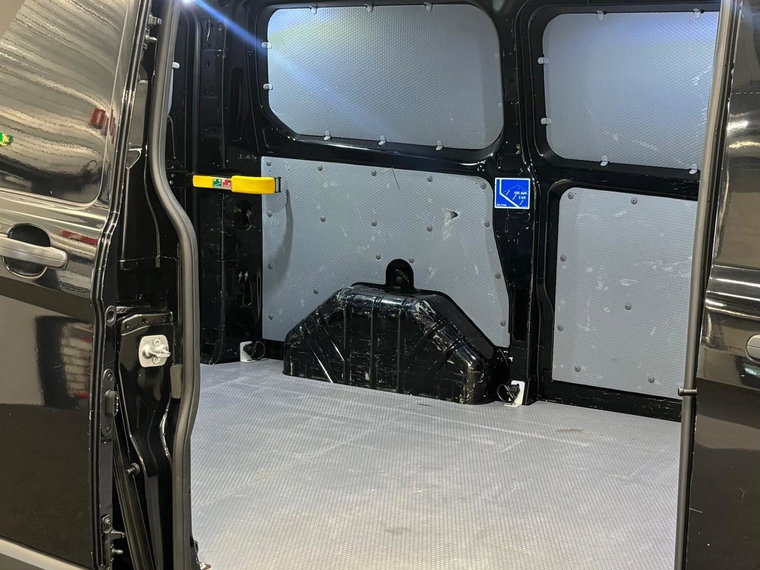 Vehicle Image 25