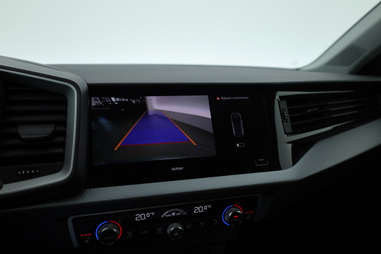 Vehicle Image 25