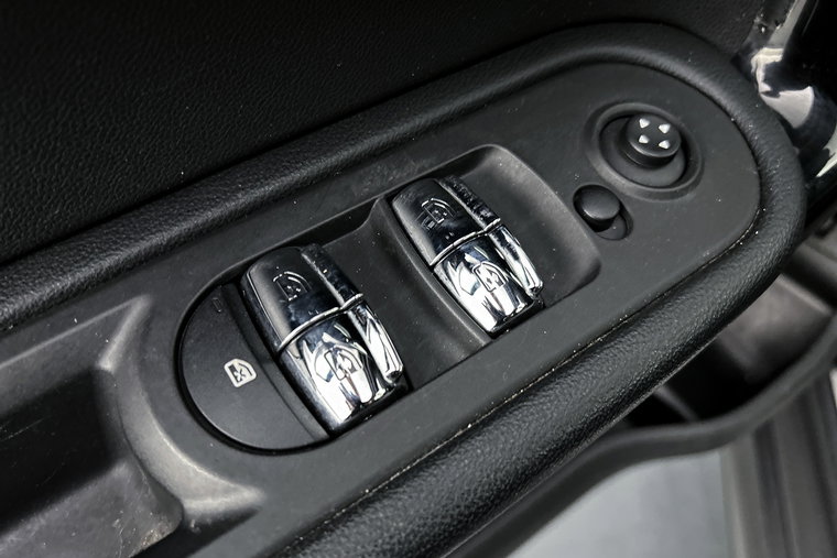 Vehicle Image 21