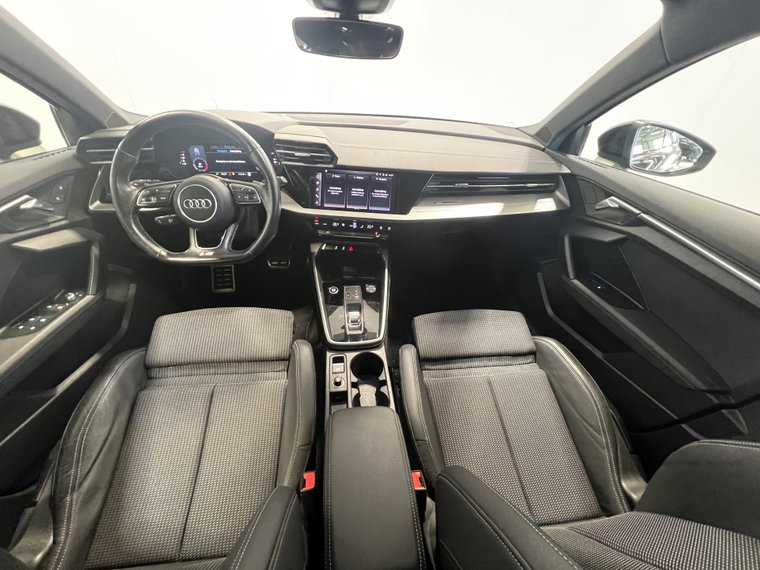 Vehicle Image 32