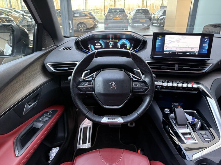 Vehicle Image 16