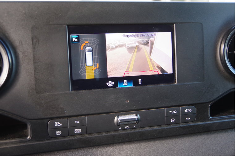 Vehicle Image 9