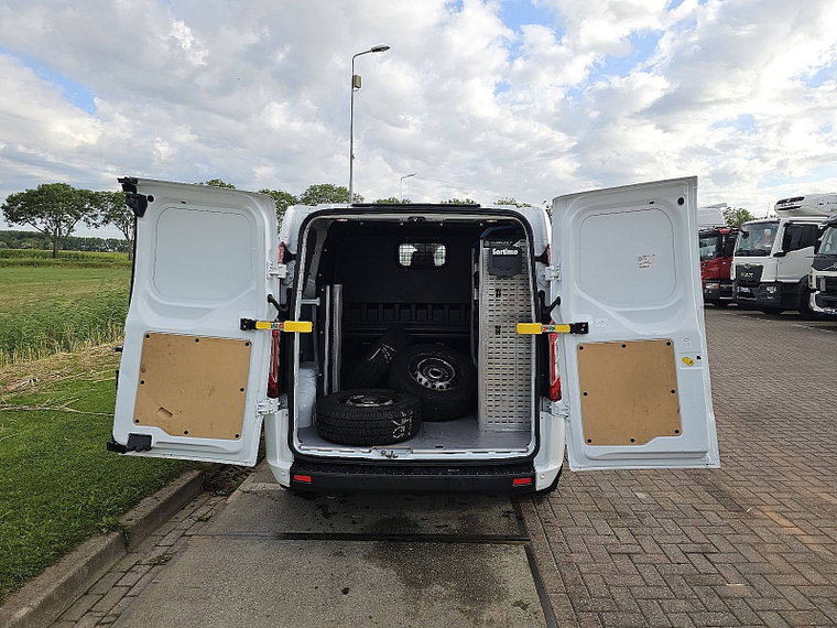 Vehicle Image 14