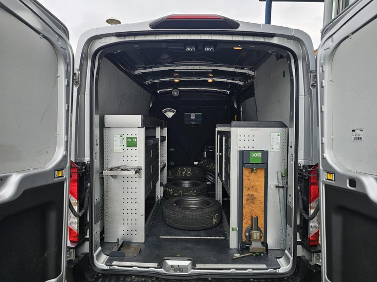 Vehicle Image 13