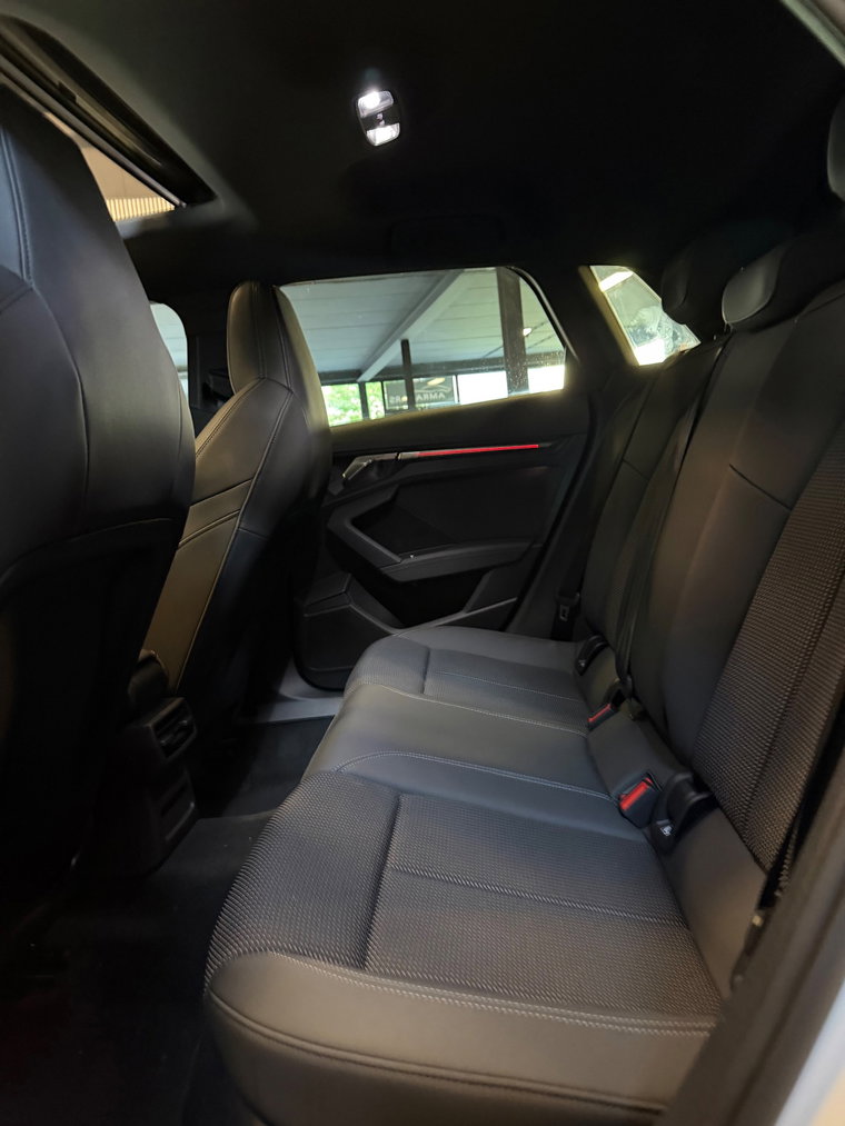 Vehicle Image 25