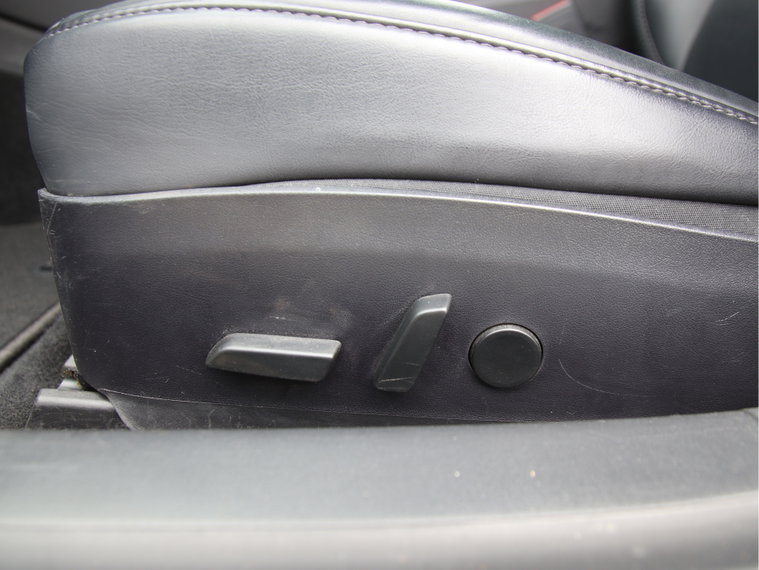 Vehicle Image 32