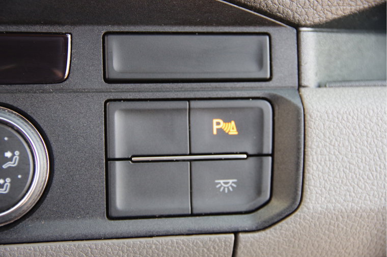 Vehicle Image 16