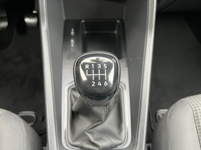 Vehicle Image 32
