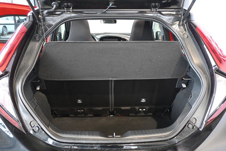 Vehicle Image 17