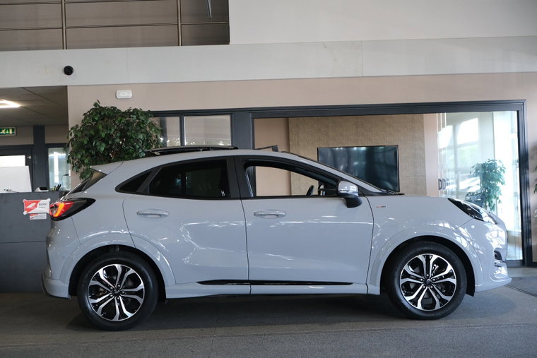 Vehicle Image 7