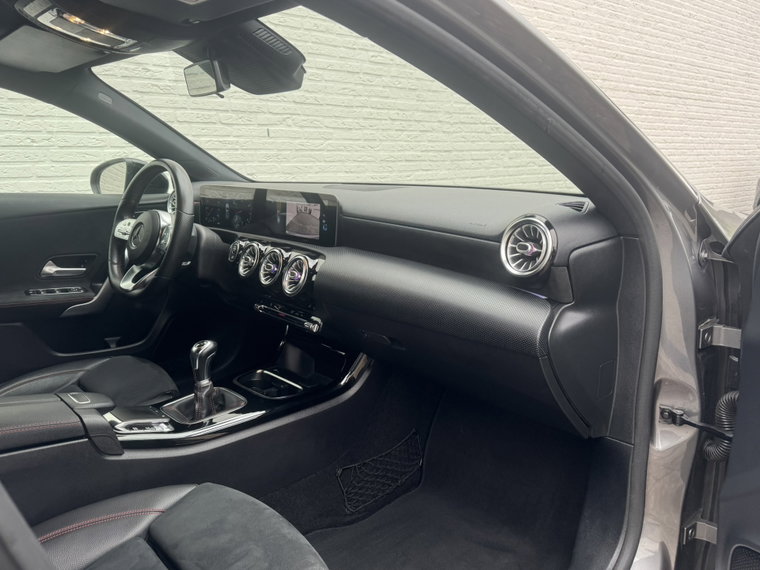 Vehicle Image 38