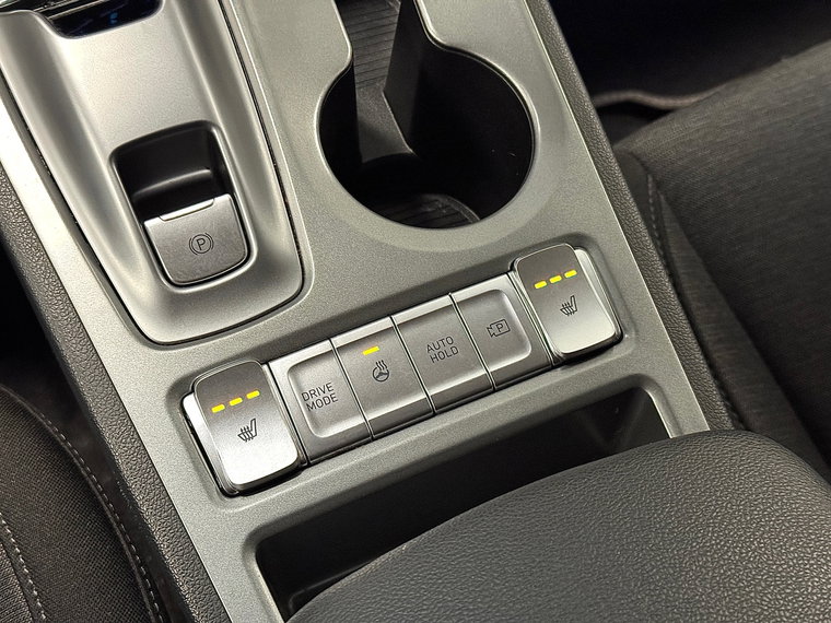 Vehicle Image 25