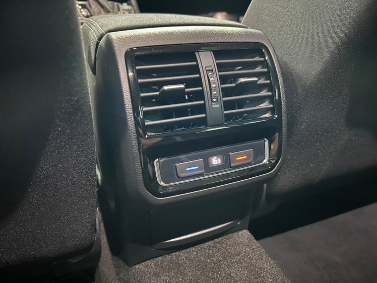 Vehicle Image 26