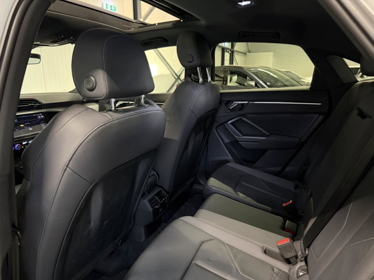 Vehicle Image 32