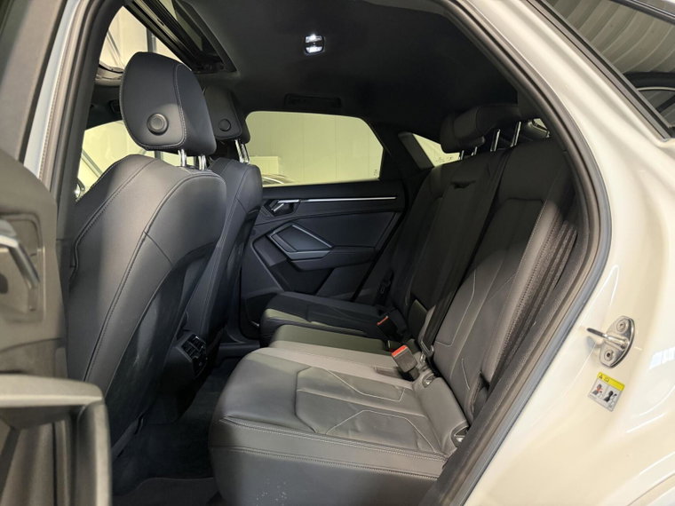 Vehicle Image 33