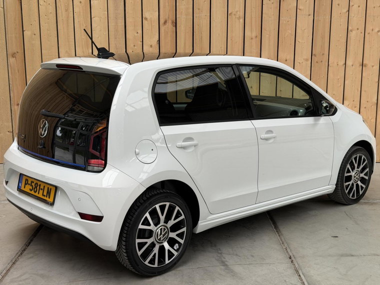 Vehicle Image 32