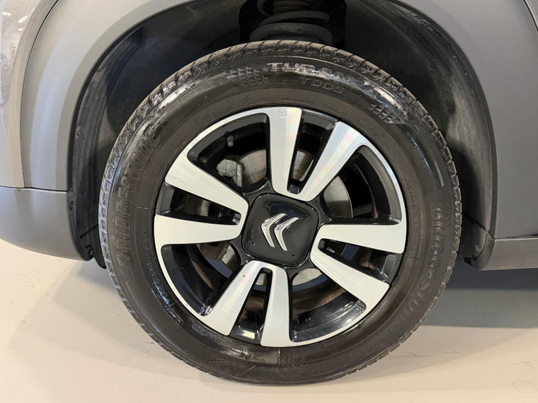 Vehicle Image 17