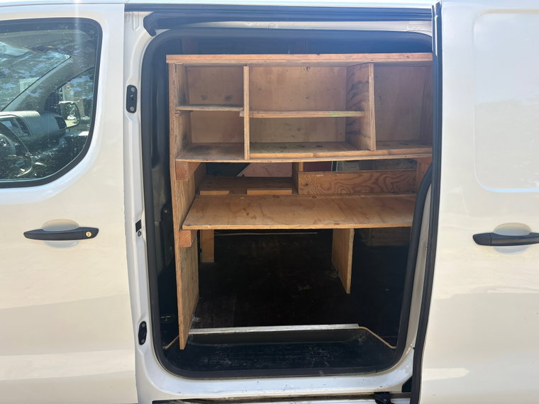 Vehicle Image 9