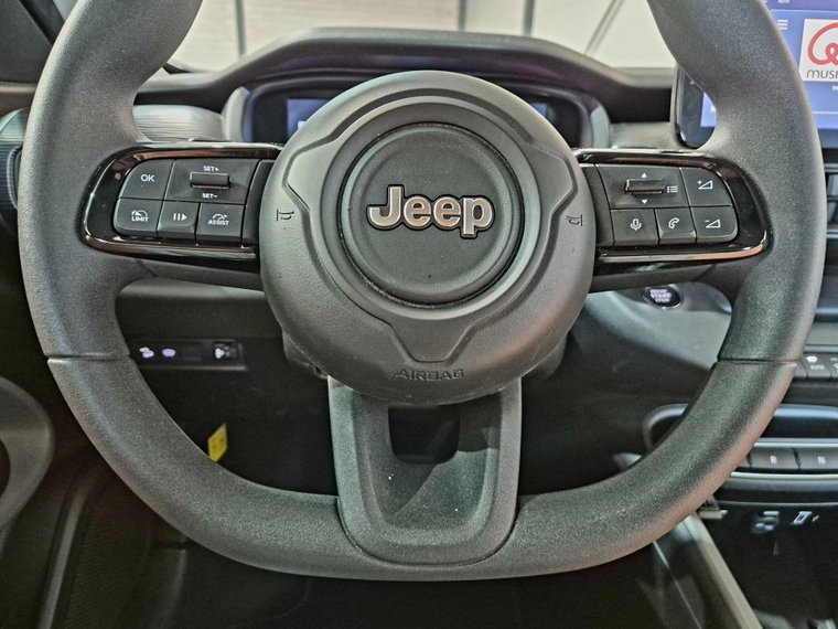 Vehicle Image 25