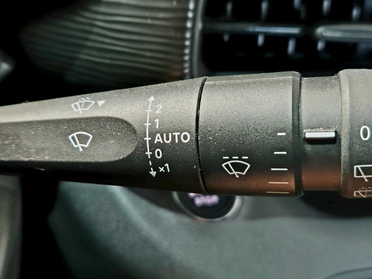 Vehicle Image 28