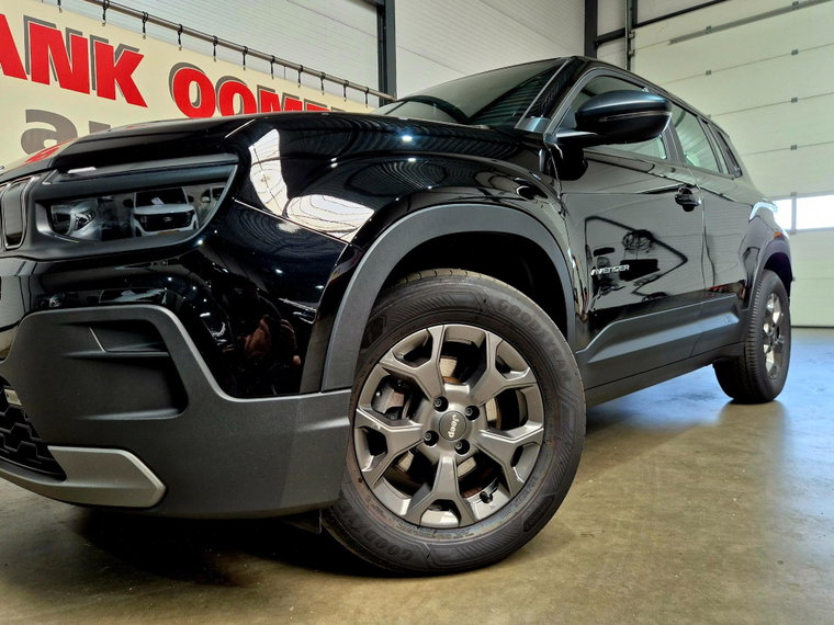 Vehicle Image 10