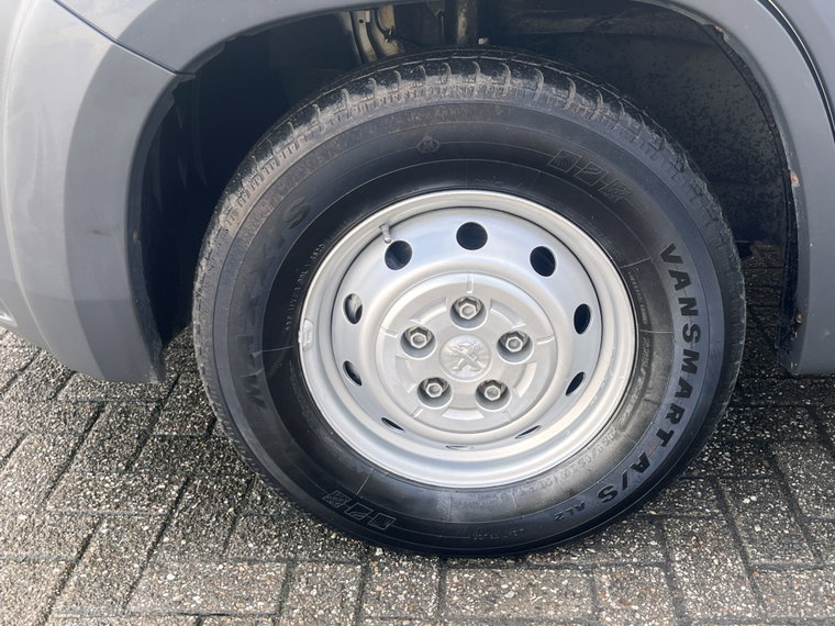 Vehicle Image 37