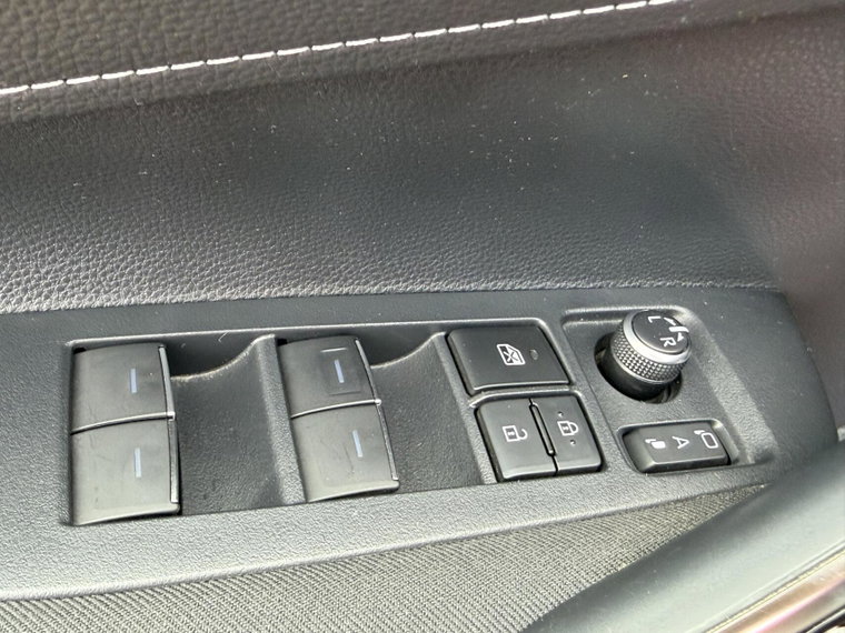 Vehicle Image 35