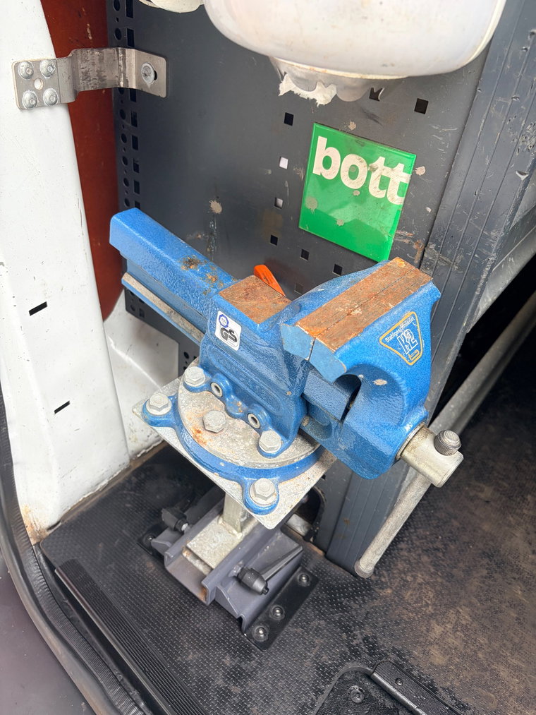 Vehicle Image 40