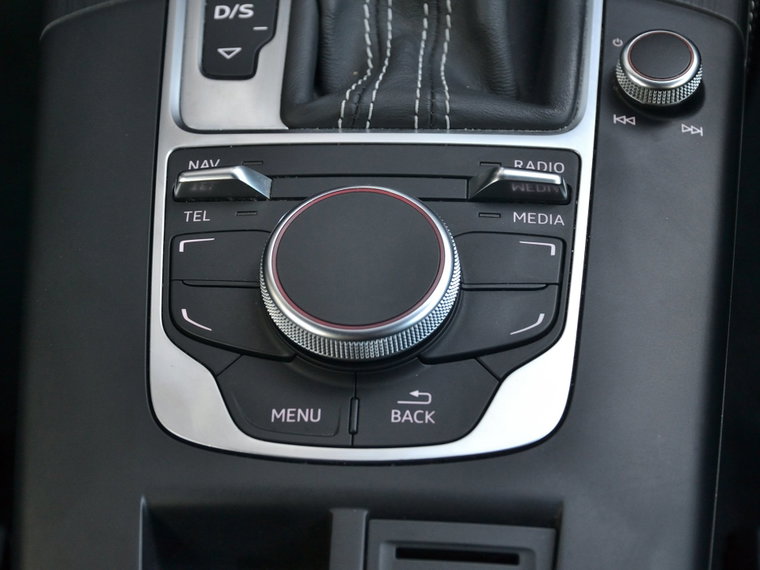 Vehicle Image 19