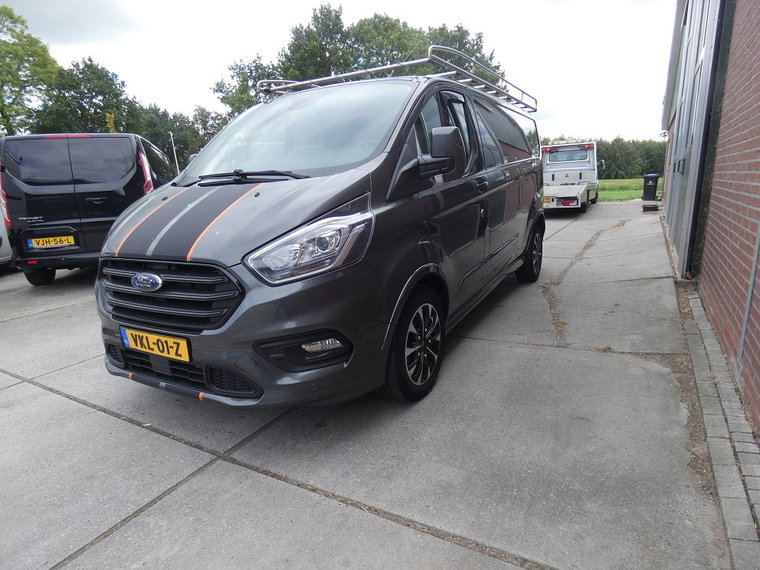 Vehicle Image 9