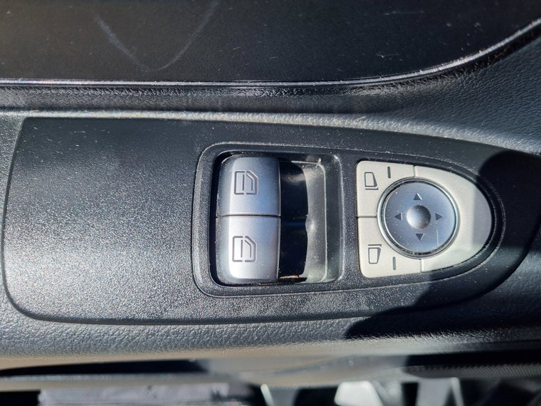 Vehicle Image 28
