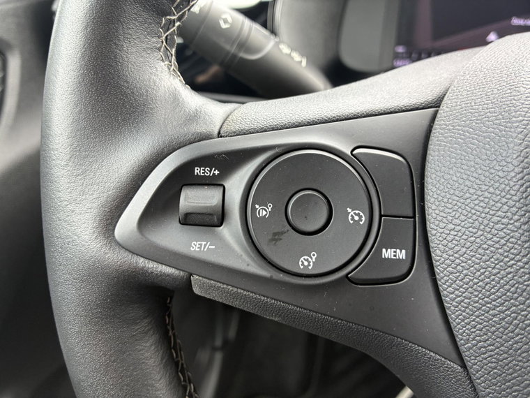 Vehicle Image 28