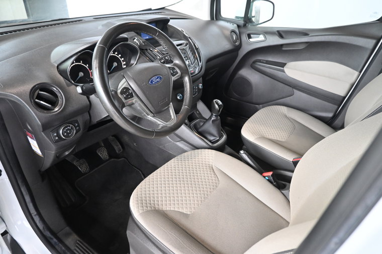 Vehicle Image 25