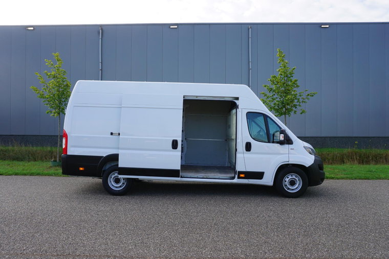 Vehicle Image 33