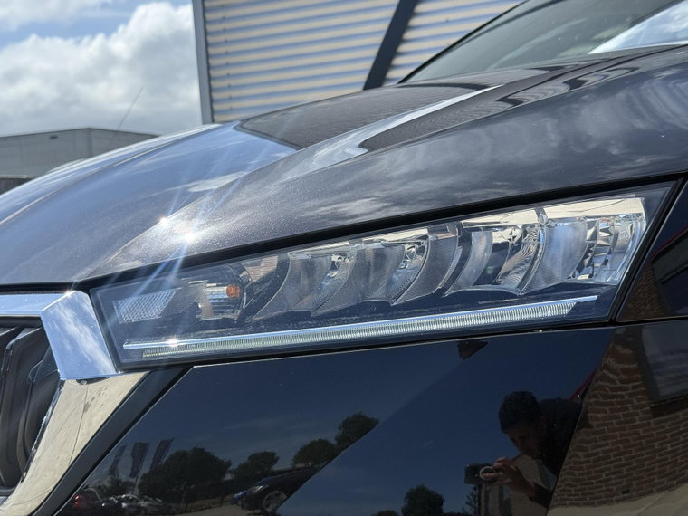 Vehicle Image 30