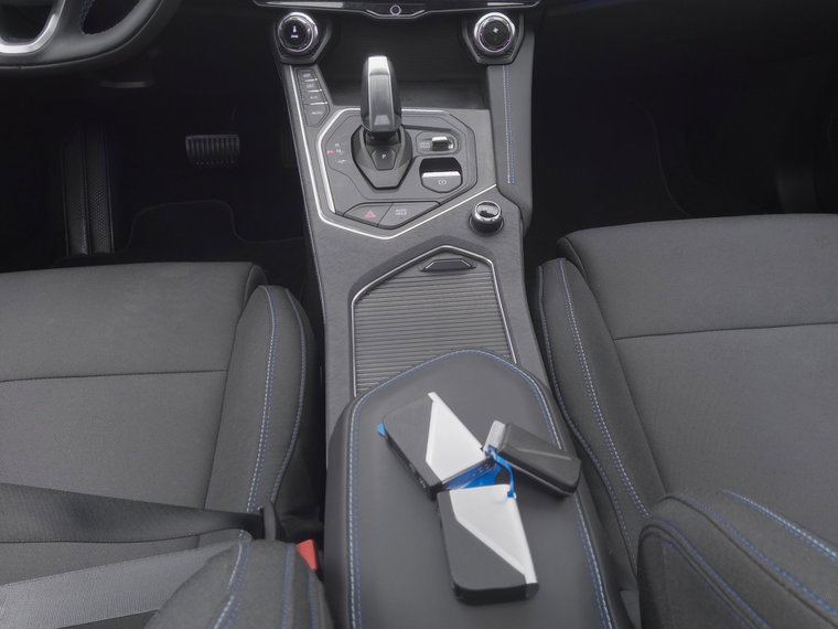Vehicle Image 12