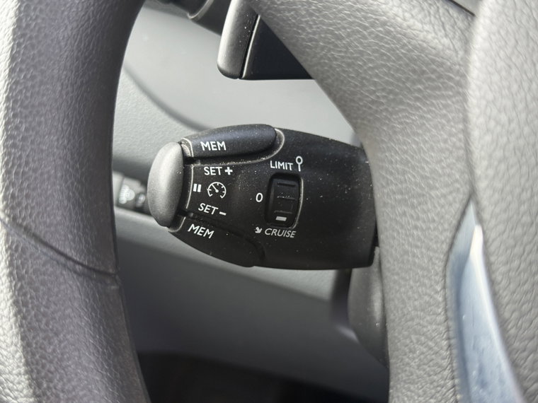Vehicle Image 26