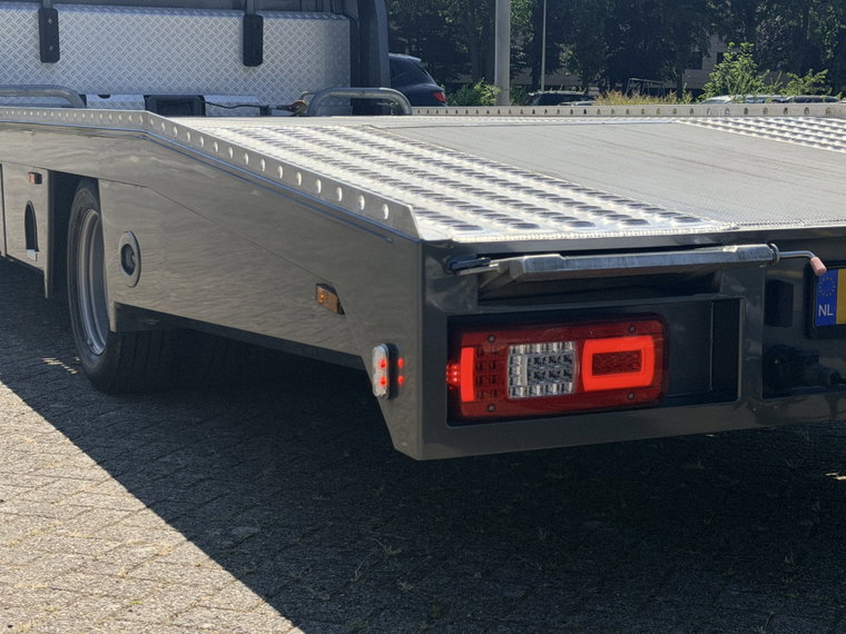 Vehicle Image 29